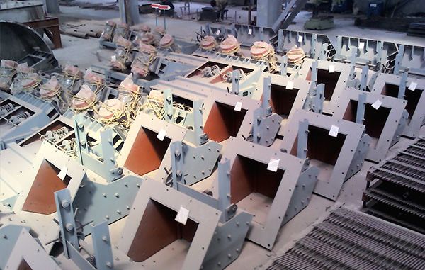 閘門、振動給料機